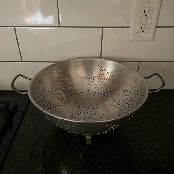 Vintage 1950s Metal Mirro Aluminum Star Pattern Strainer on 3 feet - Picture 6 of 8